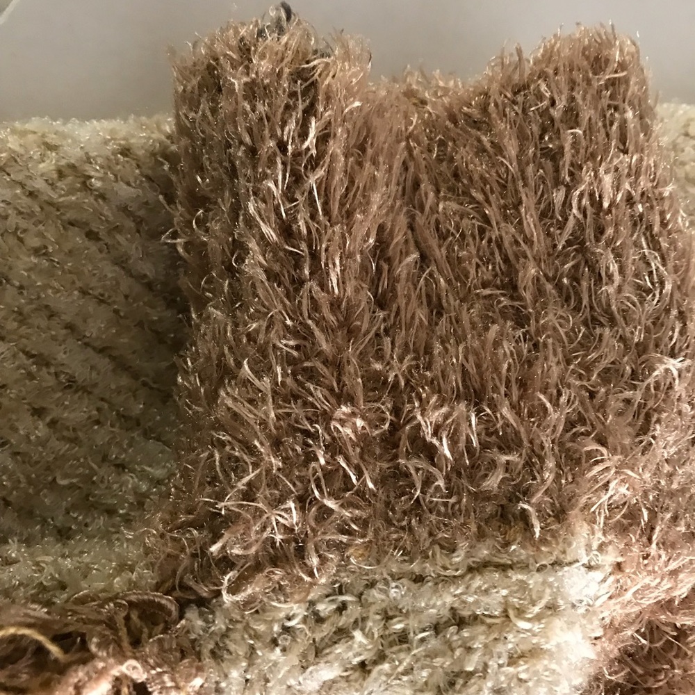 Poncho - Picture 8 of 8